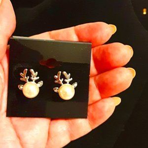 Pearl reindeer earrings